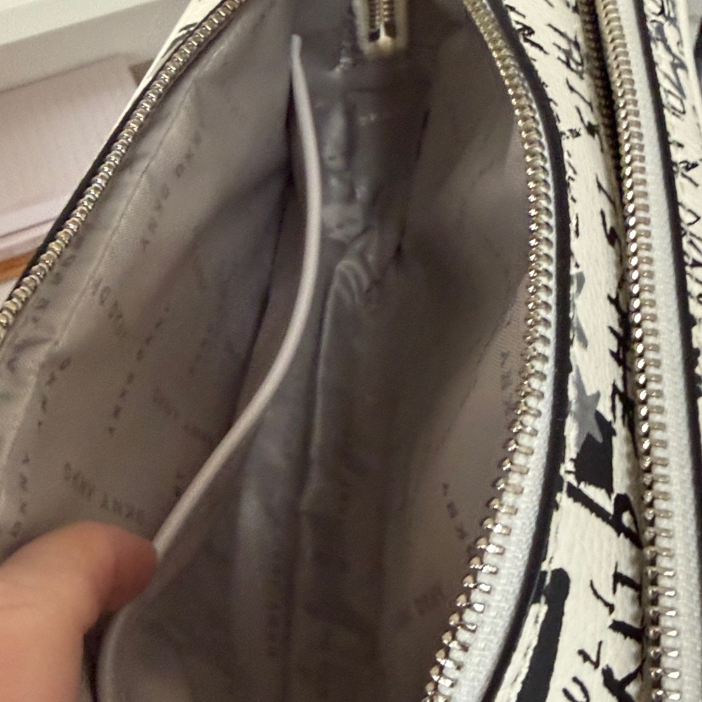 DKNY White and Black Graffiti bag - Picture 7 of 10